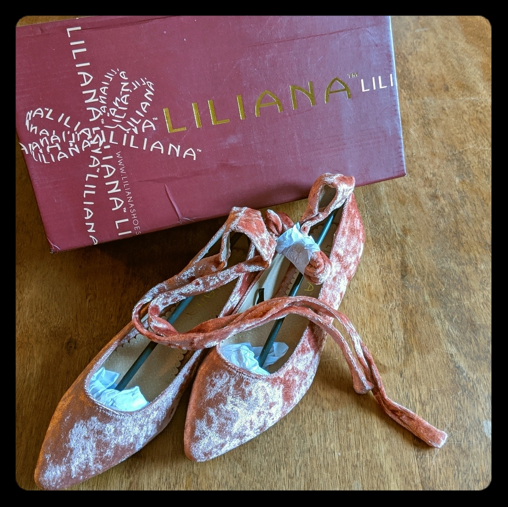 Liliana blush velvet flats size 6